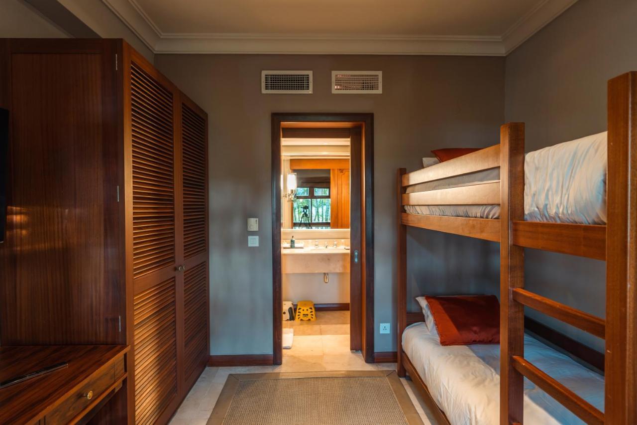 Constance Prince Maurice Poste de Flacq Exterior foto A bunk bed in a hotel room