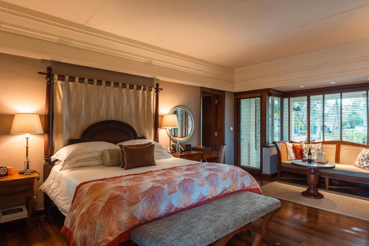 Constance Prince Maurice Poste de Flacq Exterior foto A bedroom at the Taj Bengal